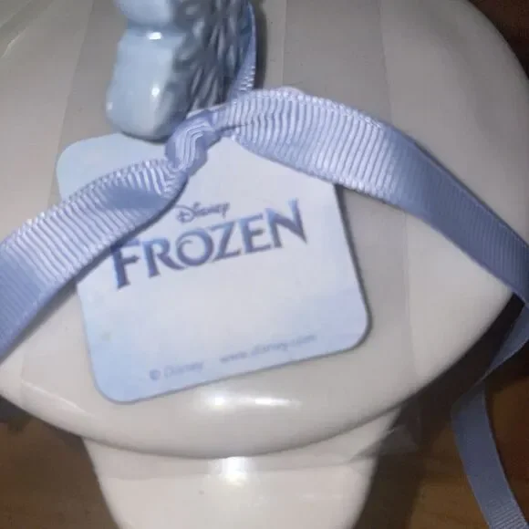 Rae Dunn Ceramic 5.5in Disney Frozen Covered Bowl CC01B34012 - Picture 5 of 8